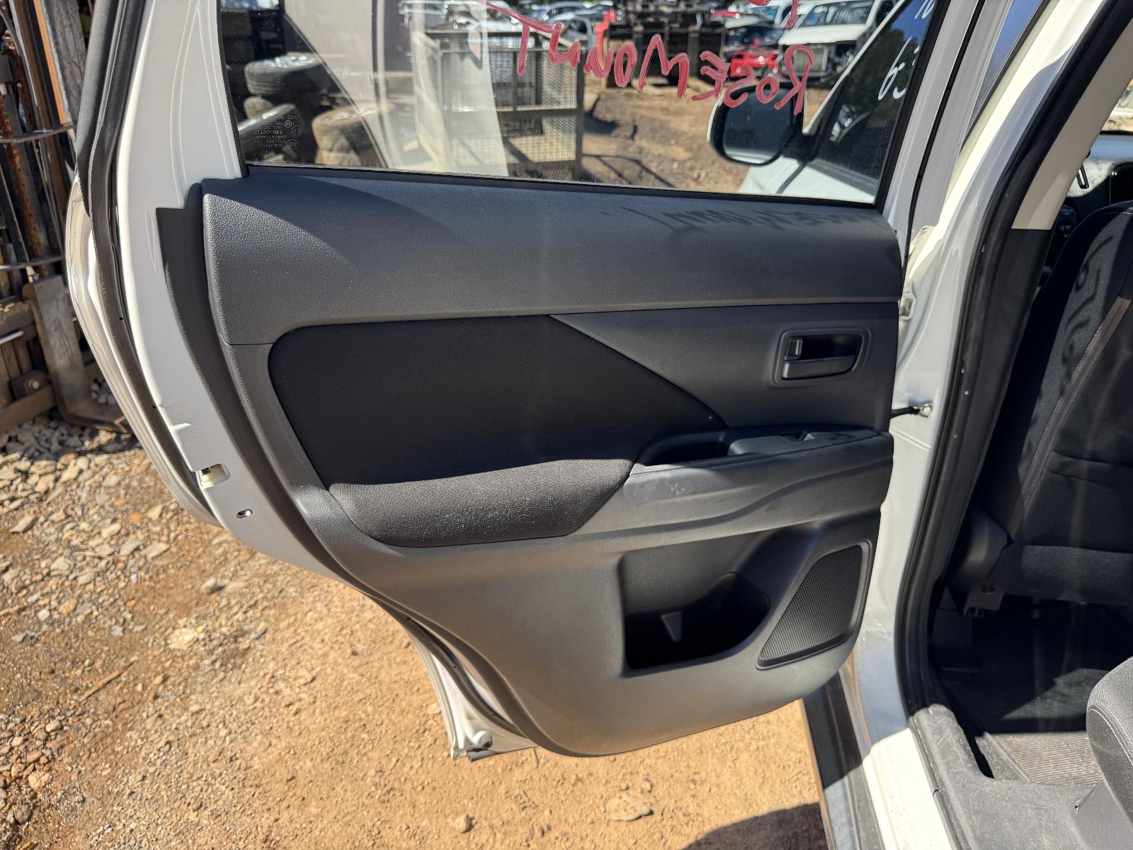 View MITSUBISHI OUTLANDER 2014 5 Door Station Wagon Breaking