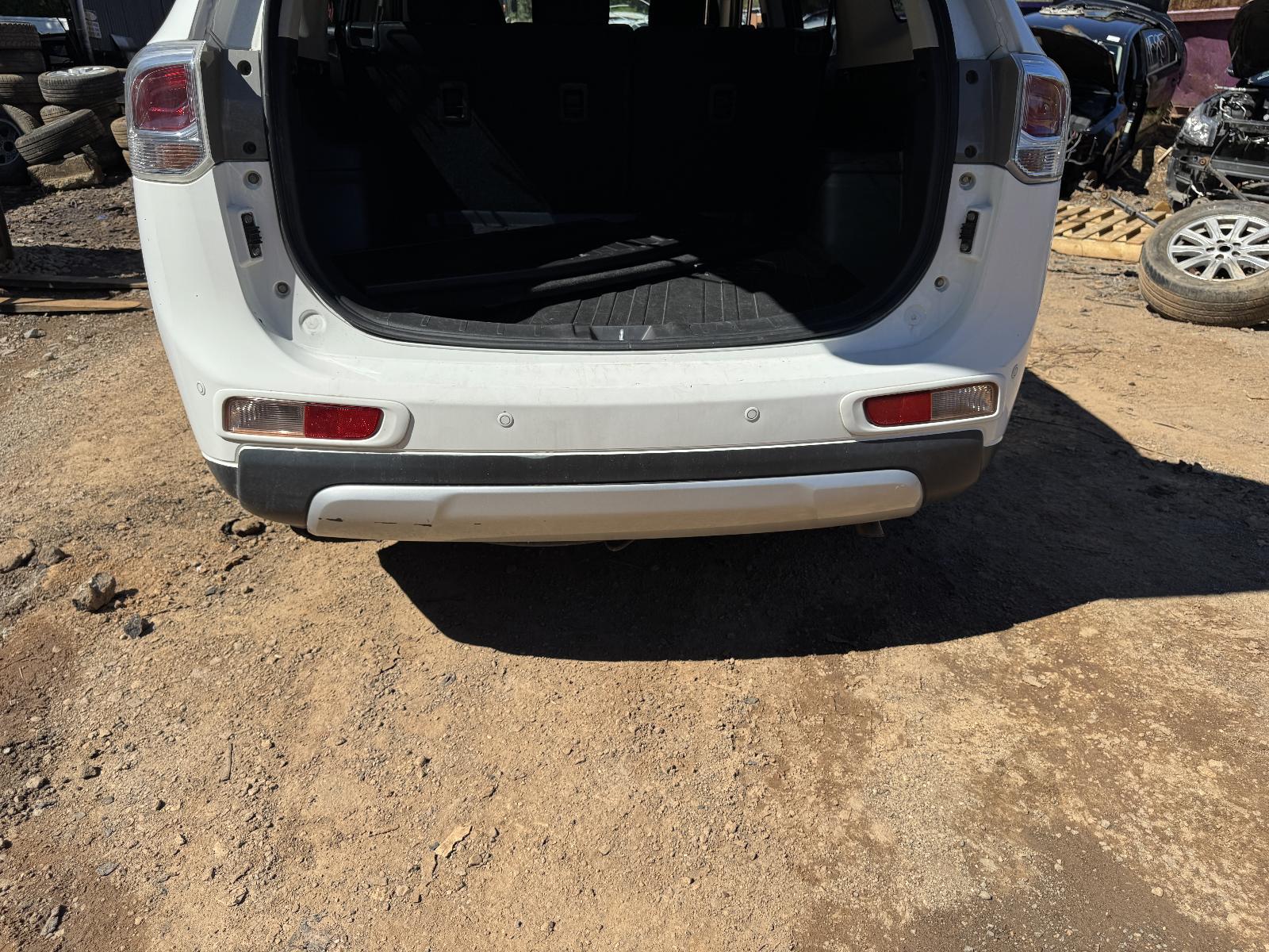 View MITSUBISHI OUTLANDER 2014 5 Door Station Wagon Breaking