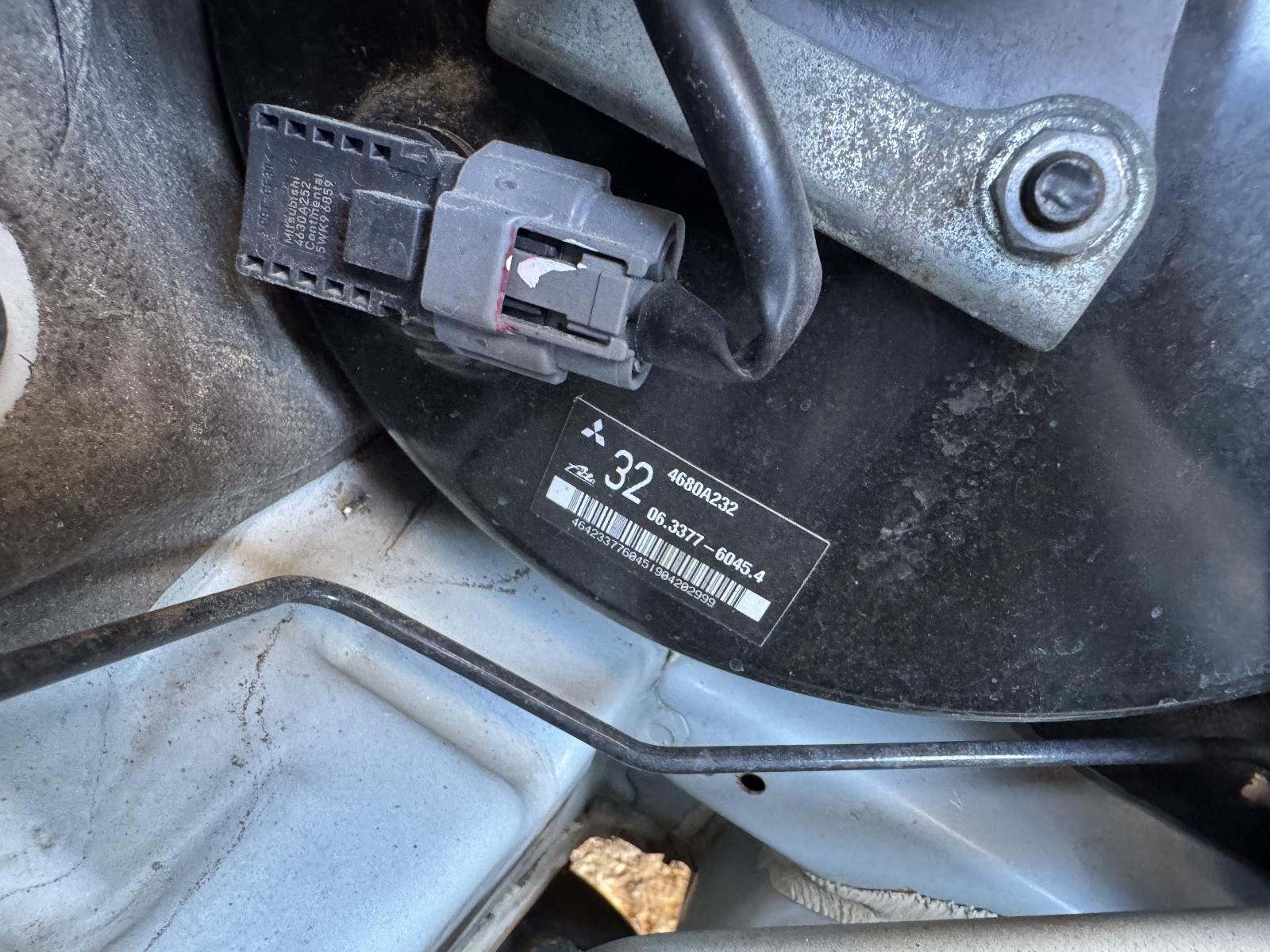 View MITSUBISHI OUTLANDER 2014 5 Door Station Wagon Breaking