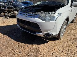 View MITSUBISHI OUTLANDER 2014 5 Door Station Wagon Breaking