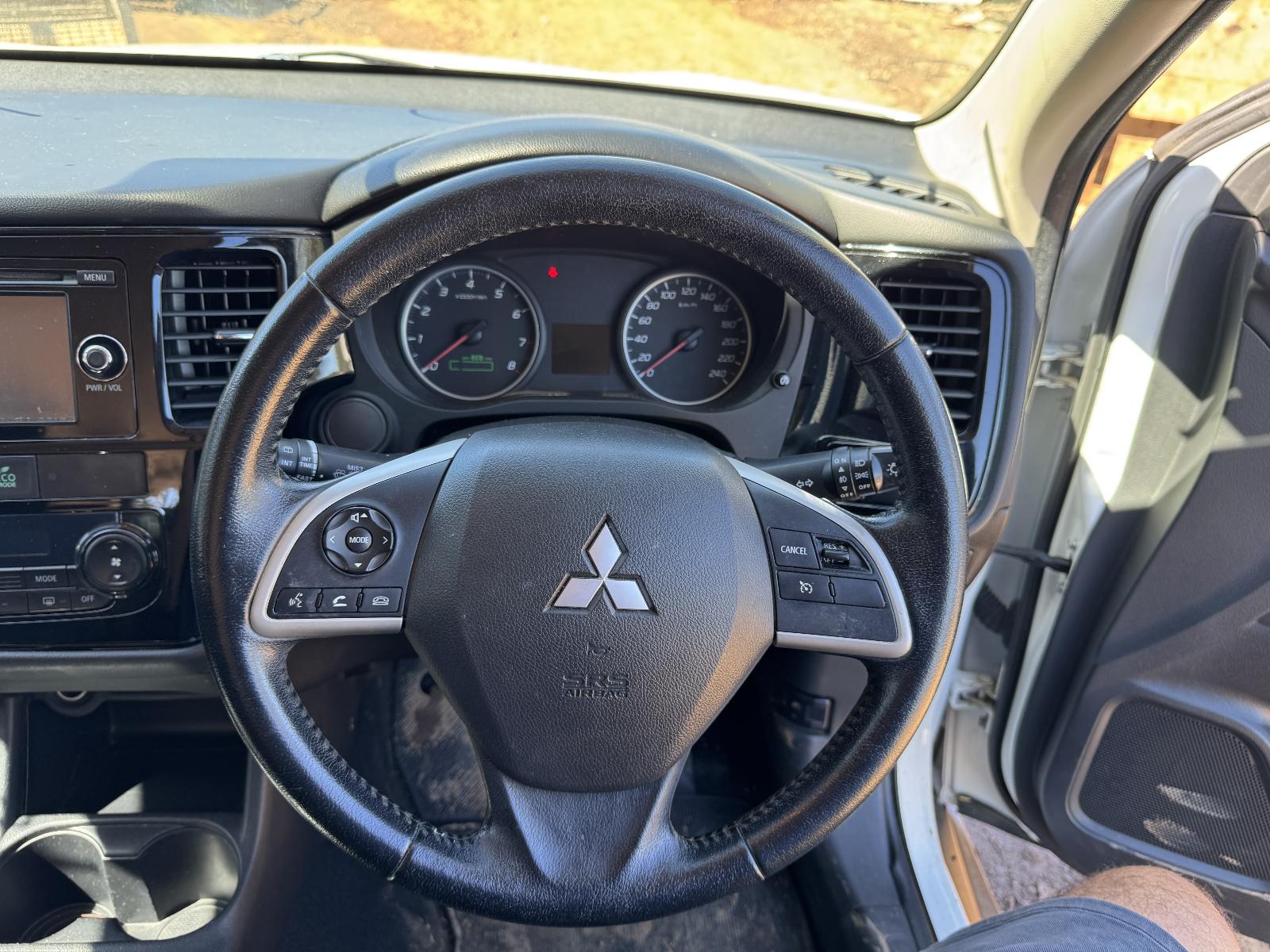 View MITSUBISHI OUTLANDER 2014 5 Door Station Wagon Breaking