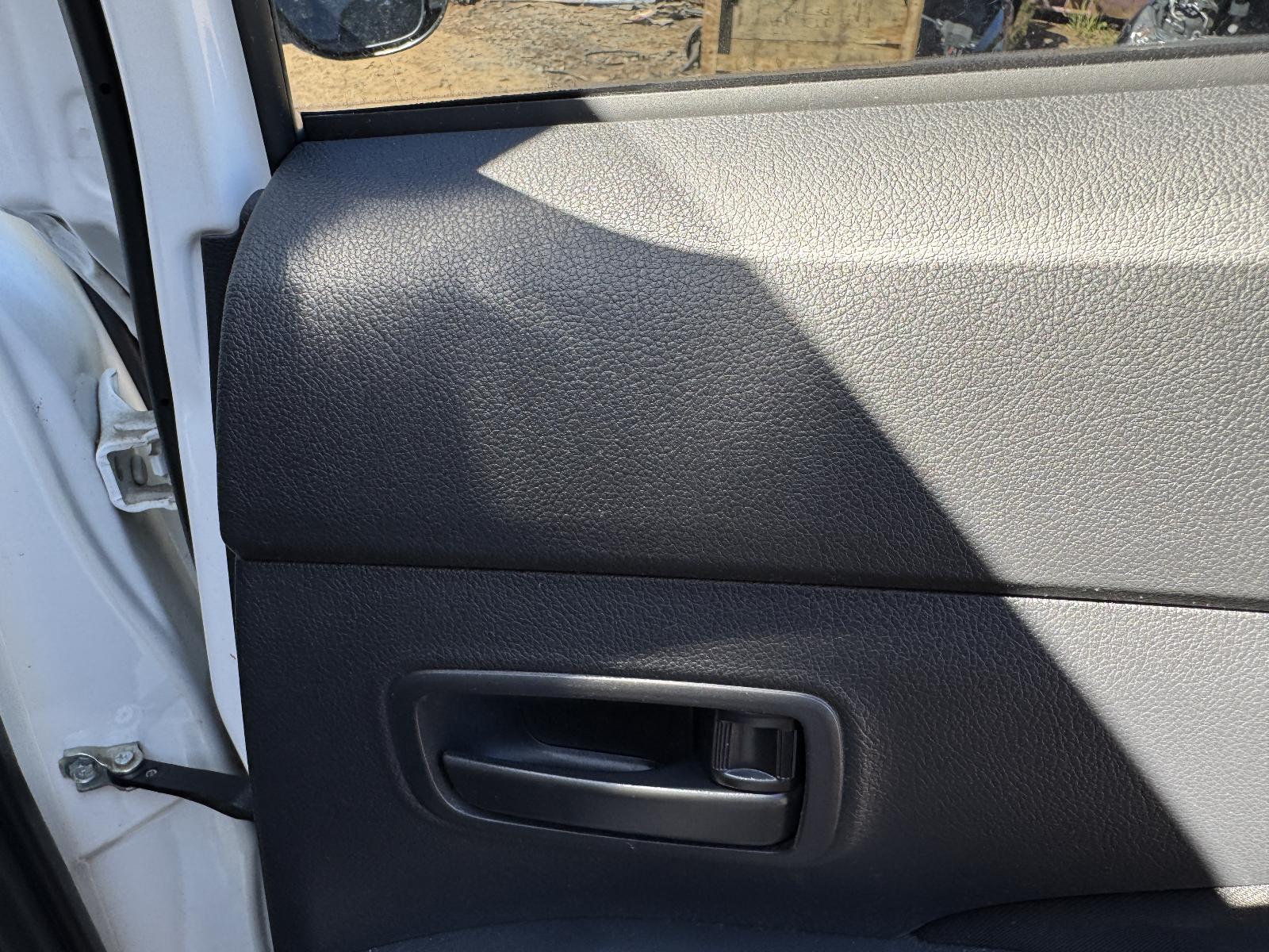 View MITSUBISHI OUTLANDER 2014 5 Door Station Wagon Breaking