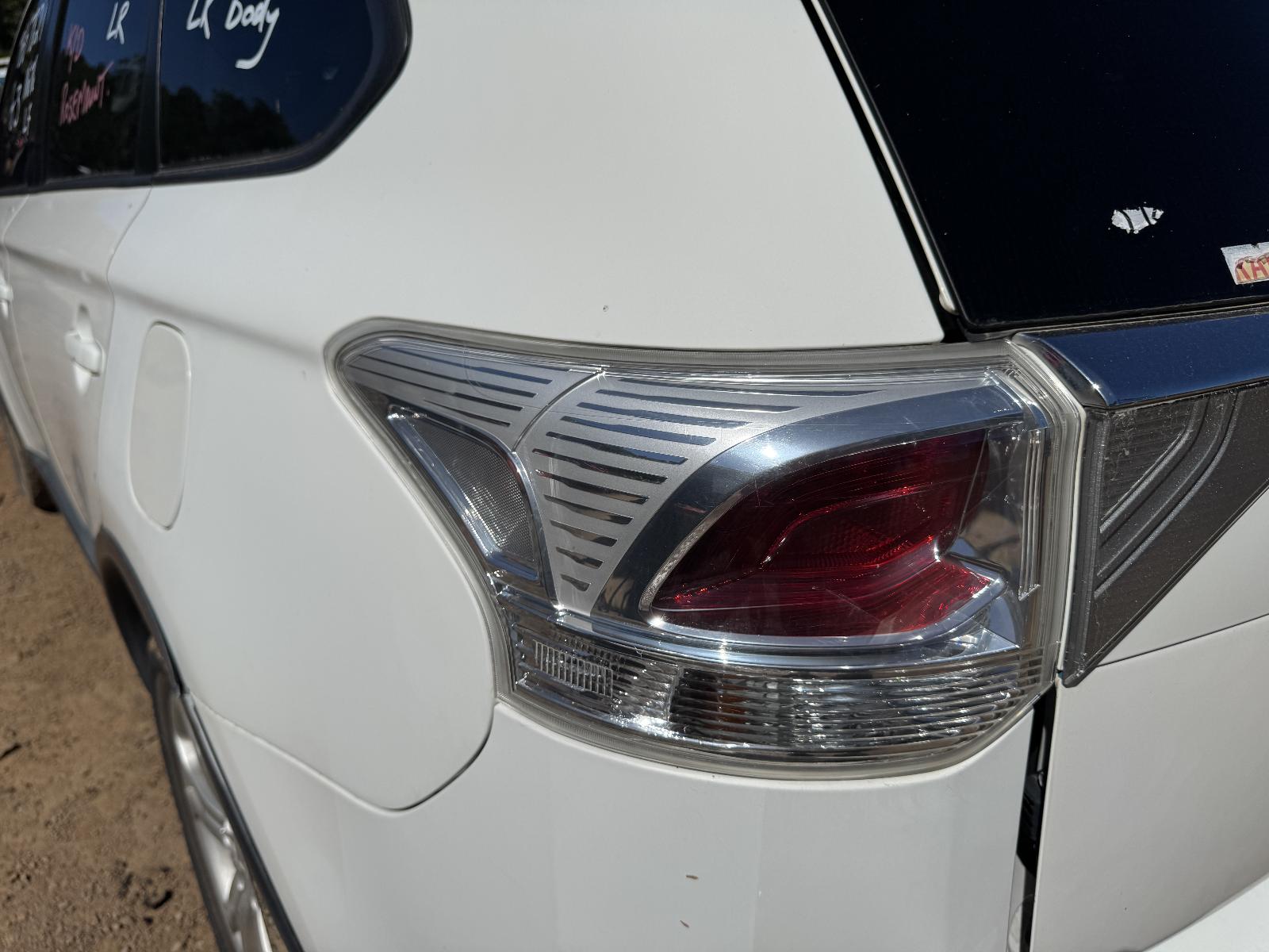 View MITSUBISHI OUTLANDER 2014 5 Door Station Wagon Breaking