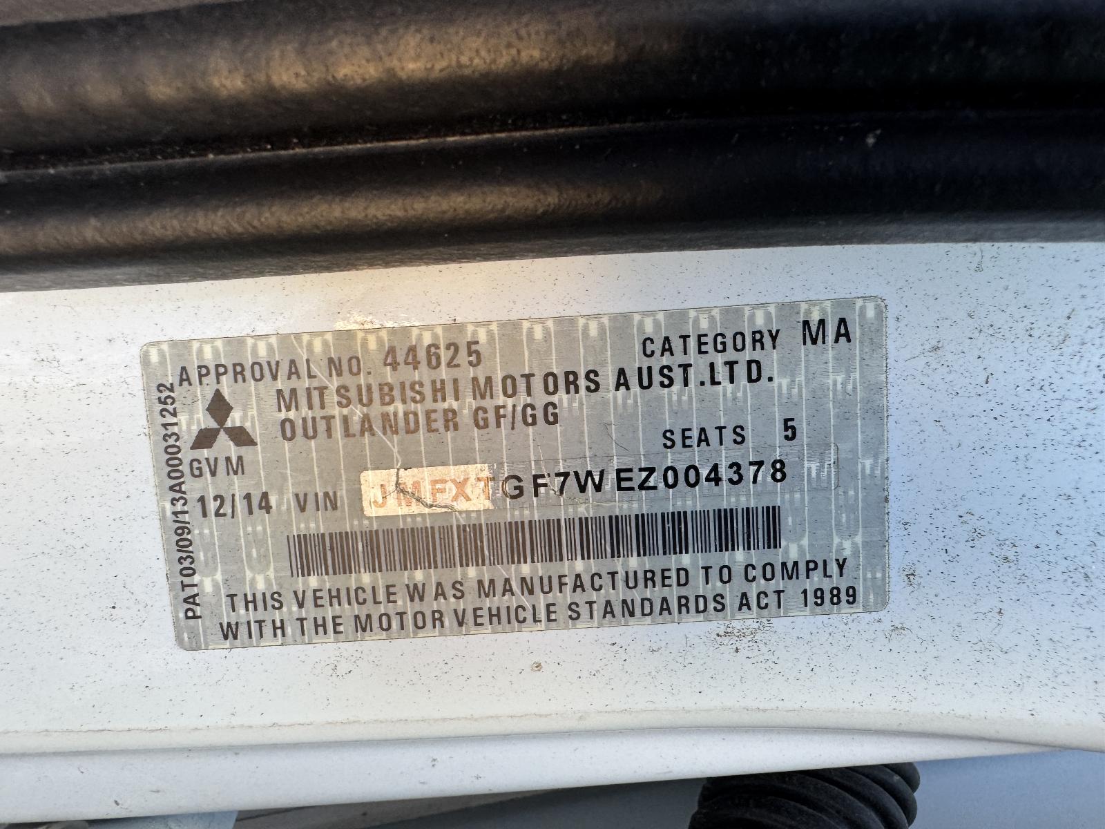 View MITSUBISHI OUTLANDER 2014 5 Door Station Wagon Breaking