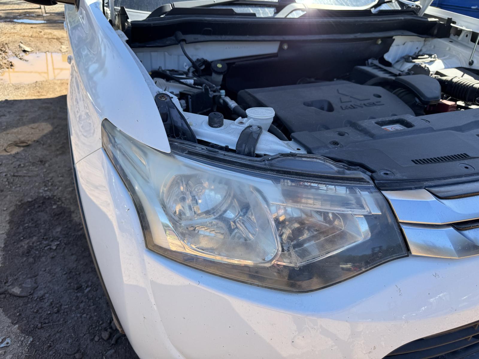 View MITSUBISHI OUTLANDER 2014 5 Door Station Wagon Breaking