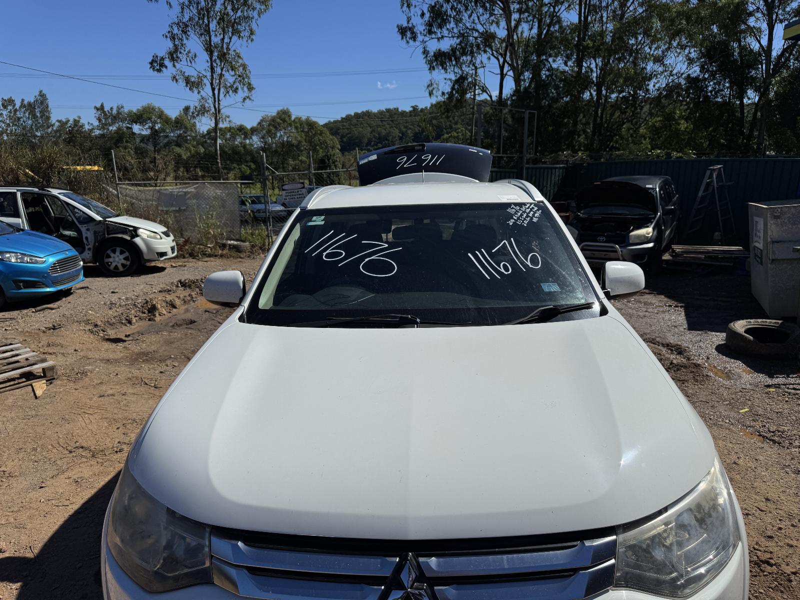 View MITSUBISHI OUTLANDER 2014 5 Door Station Wagon Breaking