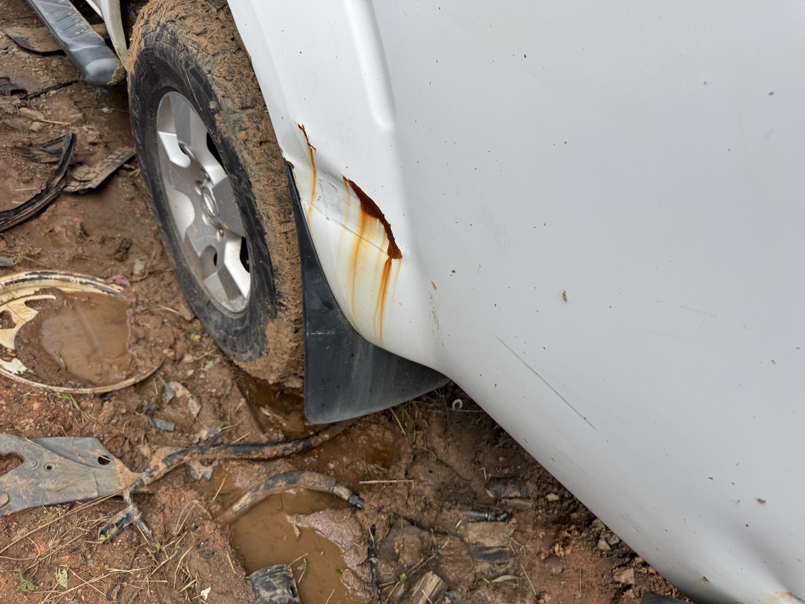 View NISSAN NAVARA 2010 4 Door Utility Breaking