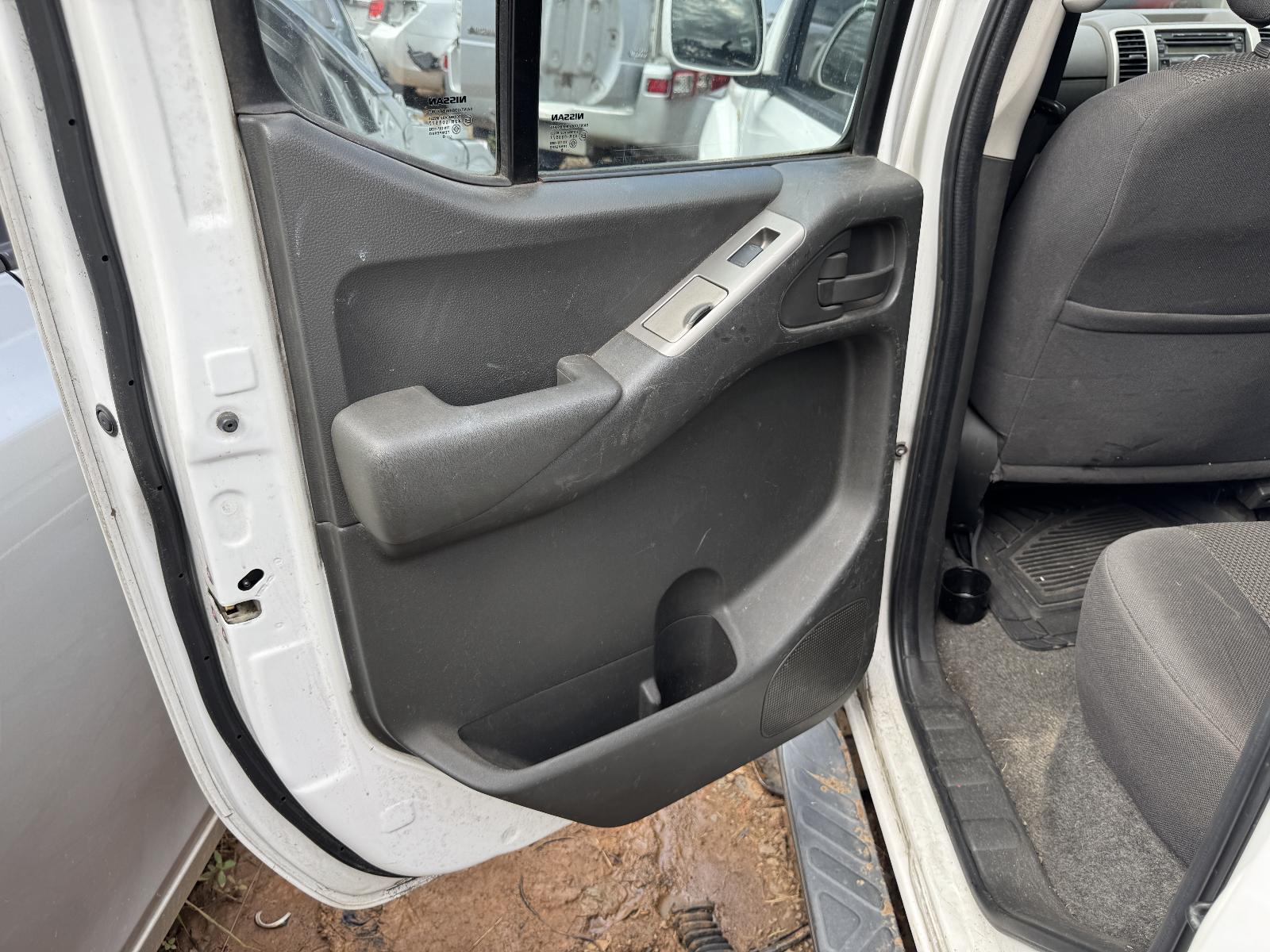 View NISSAN NAVARA 2010 4 Door Utility Breaking
