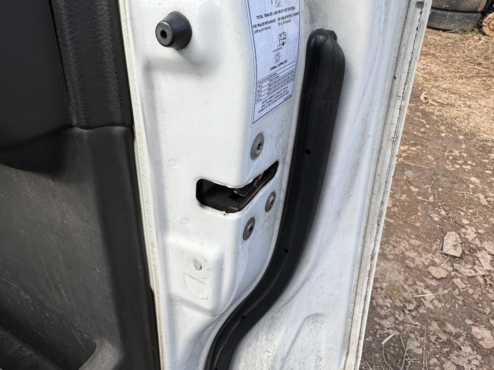 View NISSAN NAVARA 2010 4 Door Utility Breaking
