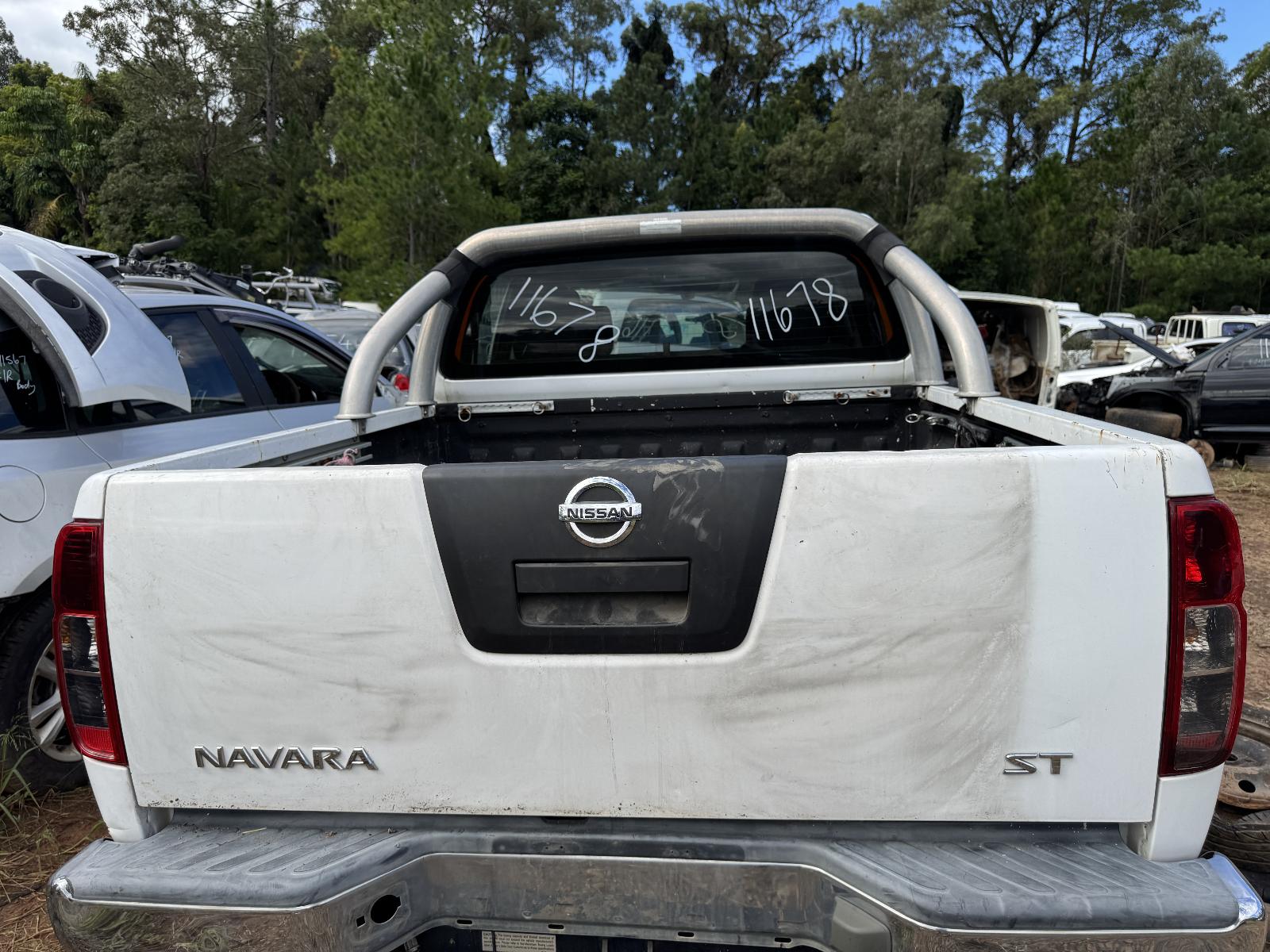 View NISSAN NAVARA 2010 4 Door Utility Breaking