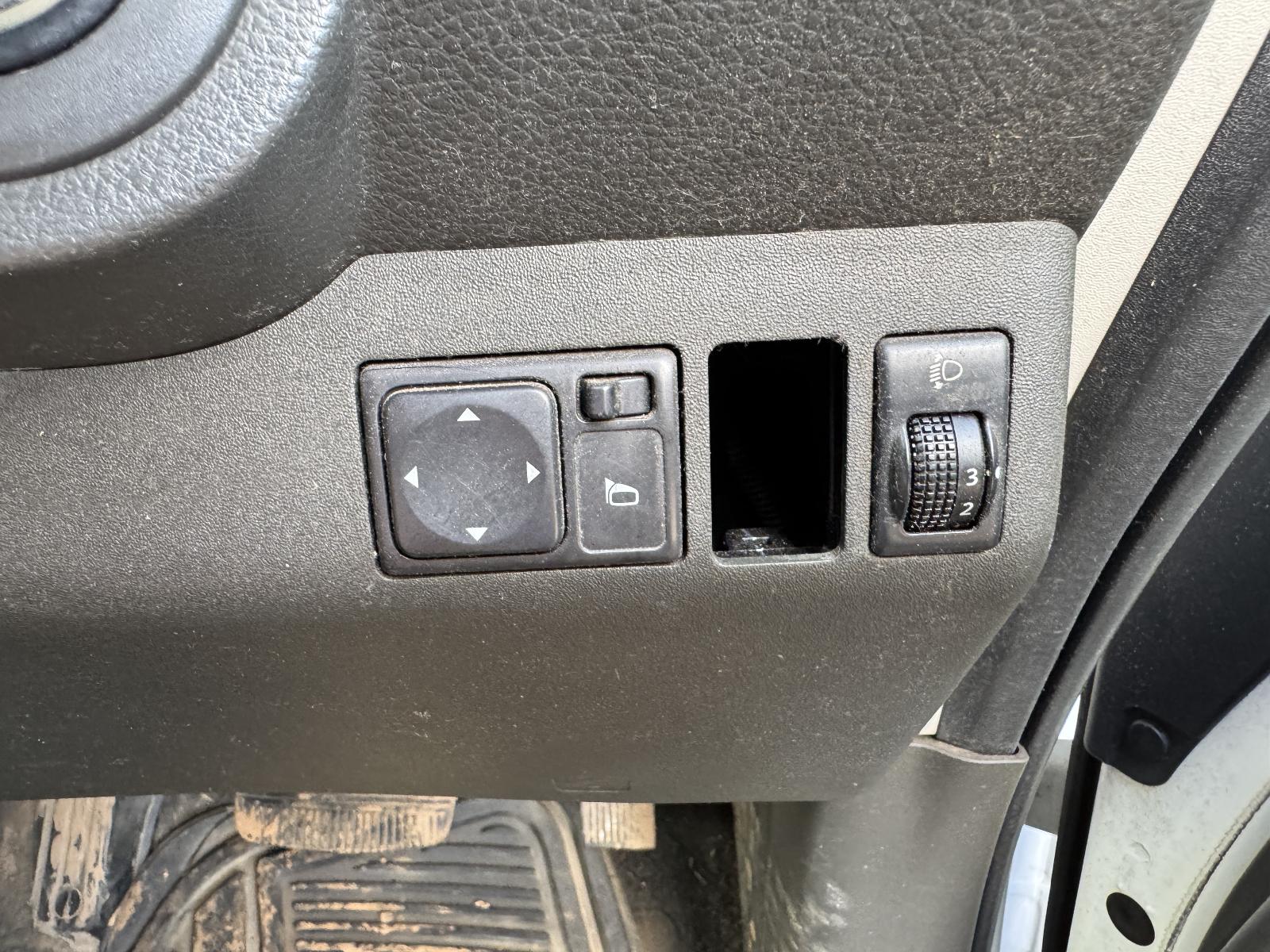 View NISSAN NAVARA 2010 4 Door Utility Breaking