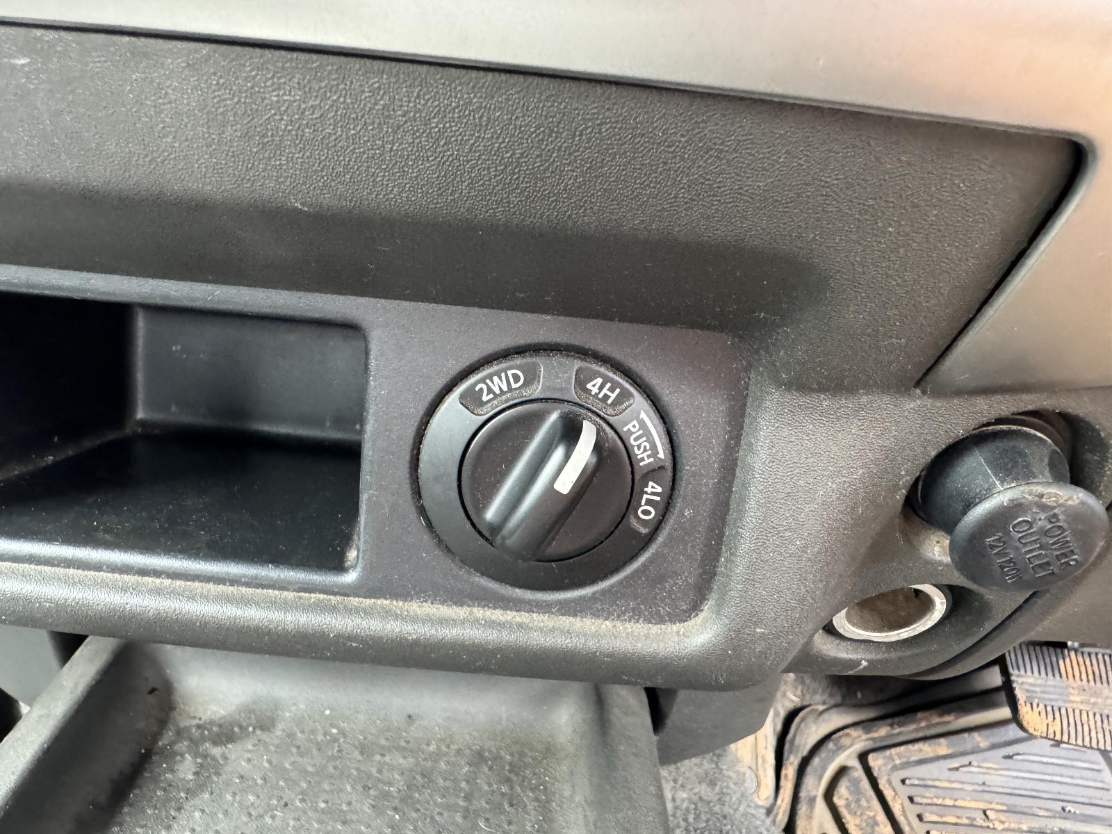 View NISSAN NAVARA 2010 4 Door Utility Breaking