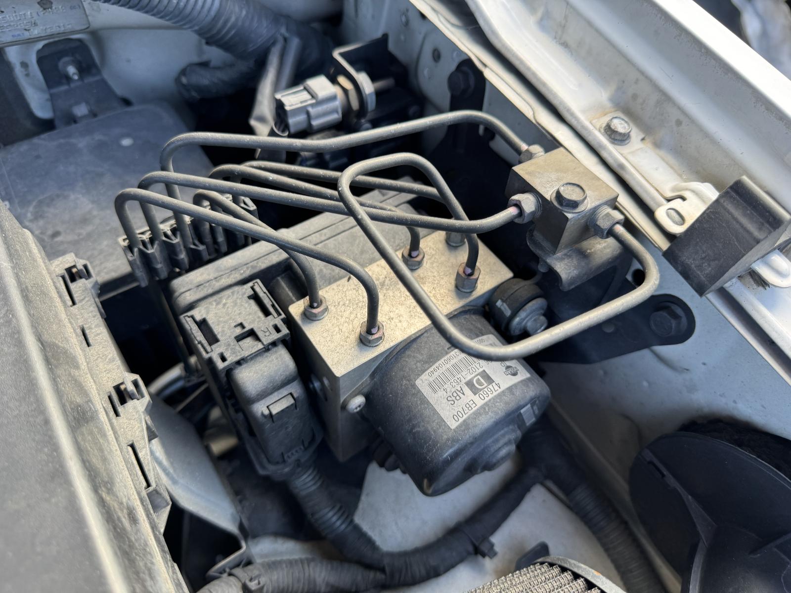 View NISSAN NAVARA 2010 4 Door Utility Breaking