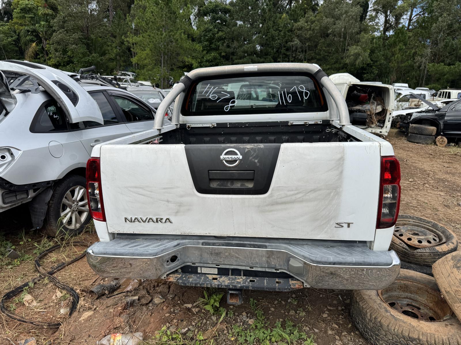 View NISSAN NAVARA 2010 4 Door Utility Breaking