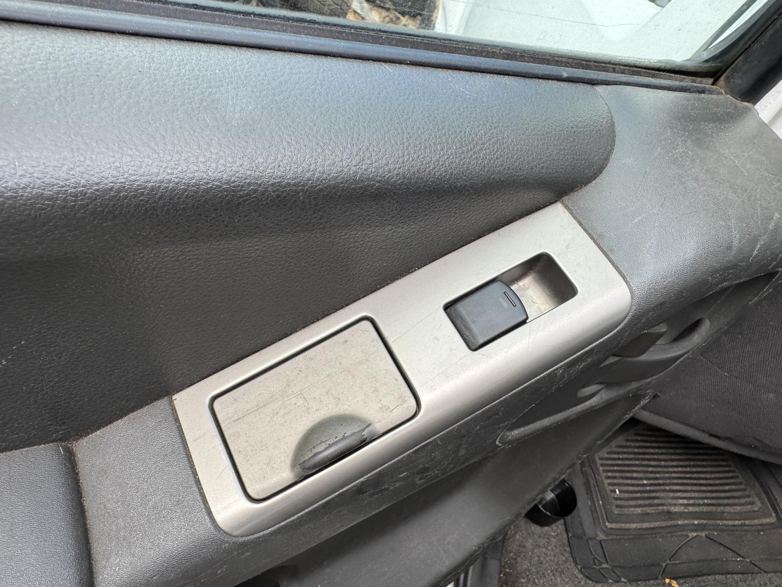 View NISSAN NAVARA 2010 4 Door Utility Breaking