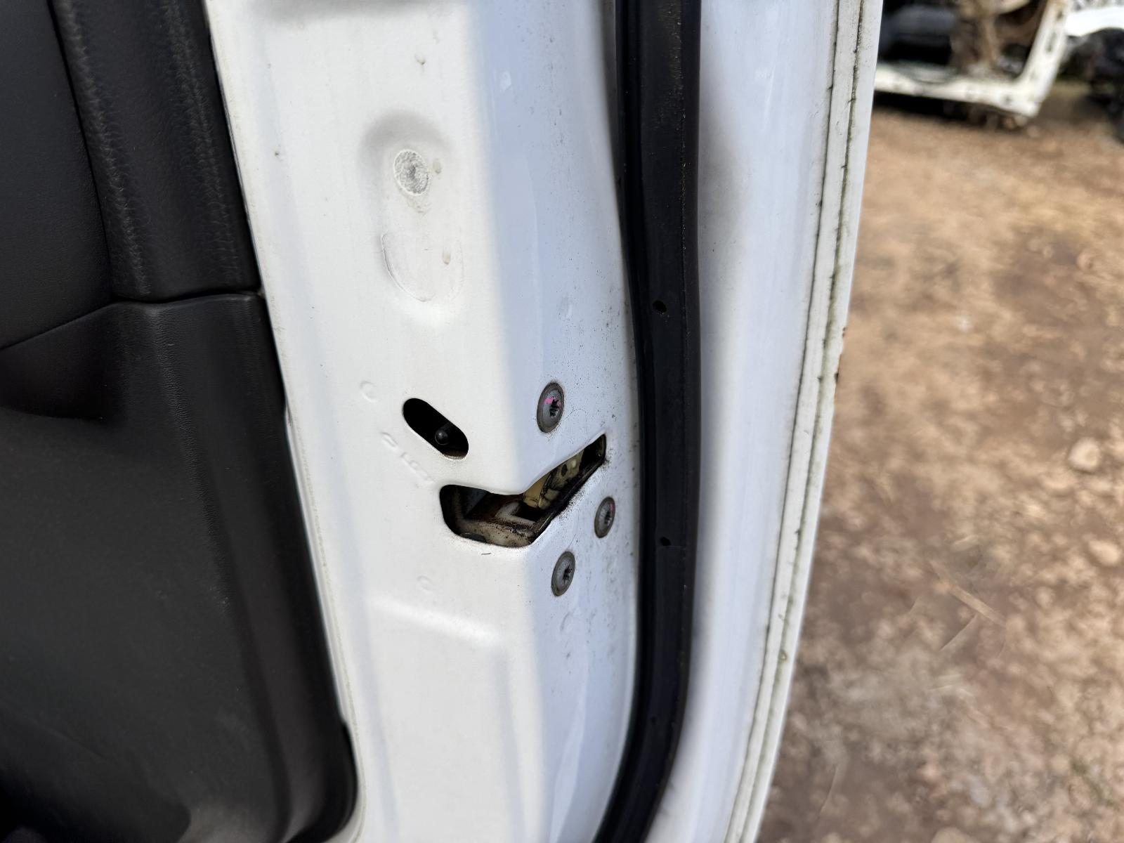 View NISSAN NAVARA 2010 4 Door Utility Breaking