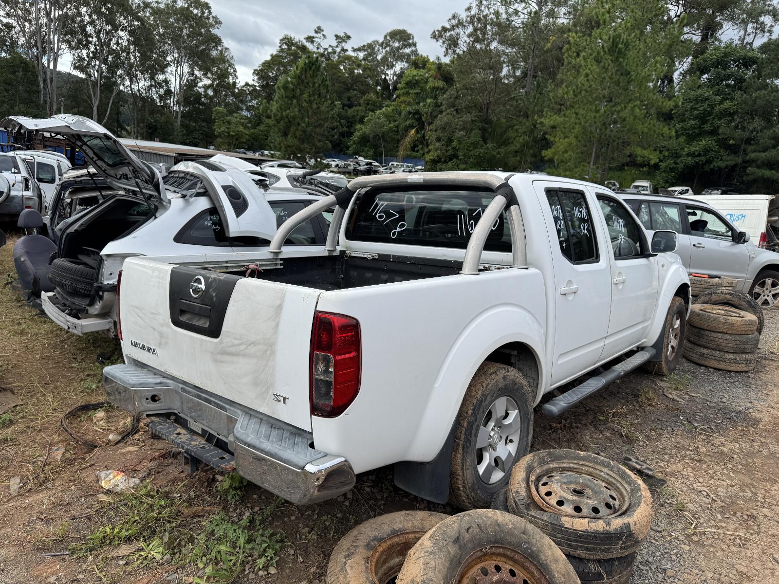 View NISSAN NAVARA 2010 4 Door Utility Breaking