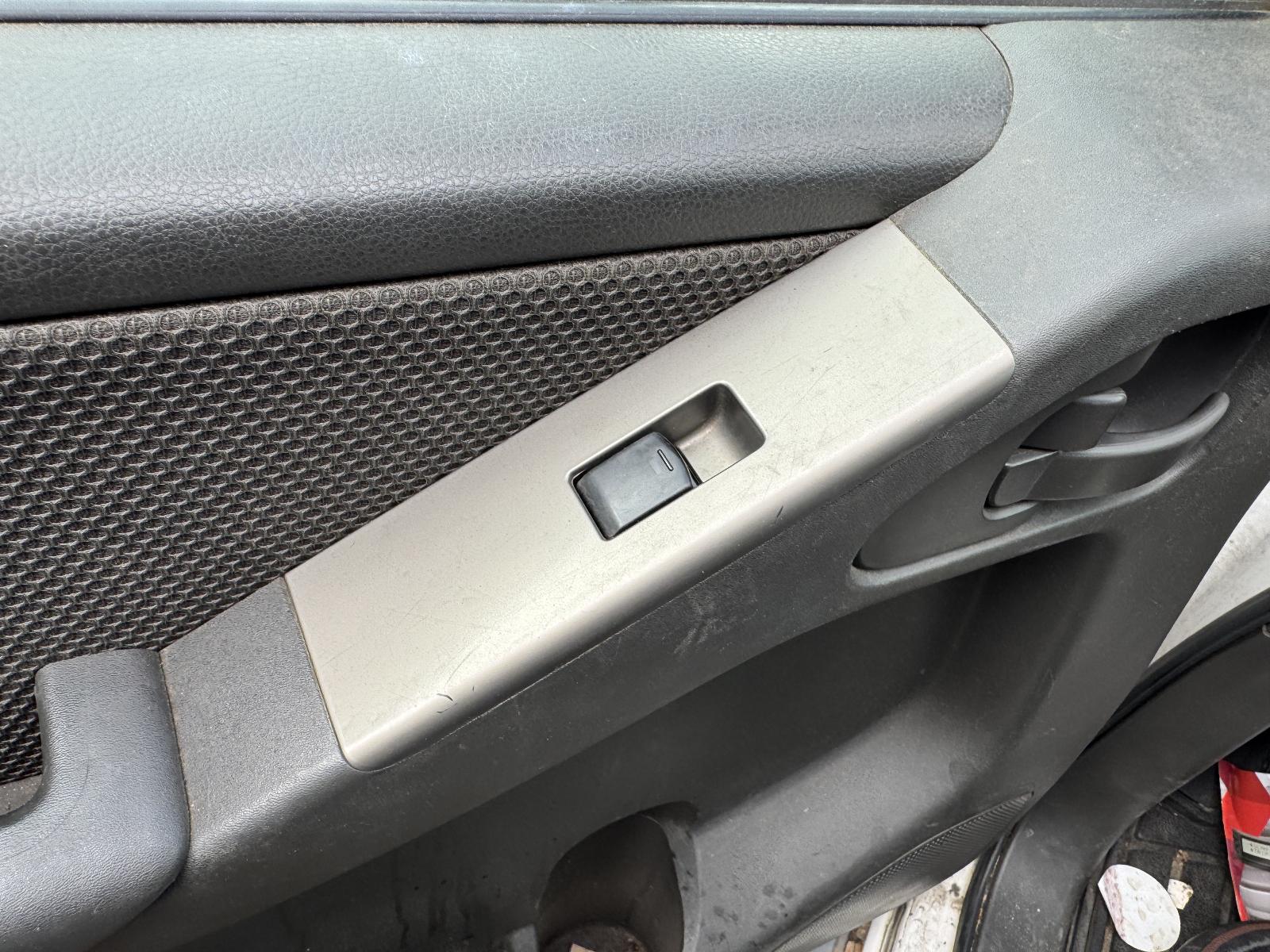 View NISSAN NAVARA 2010 4 Door Utility Breaking