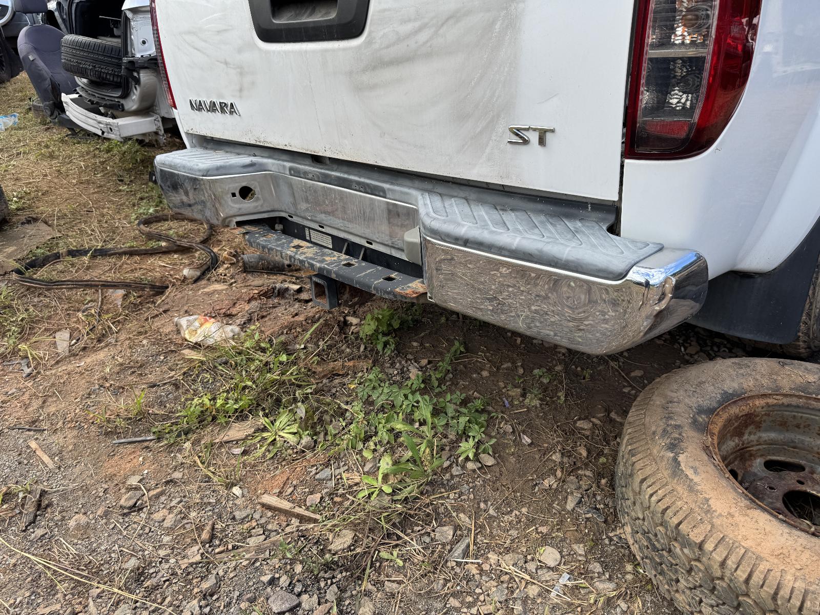 View NISSAN NAVARA 2010 4 Door Utility Breaking