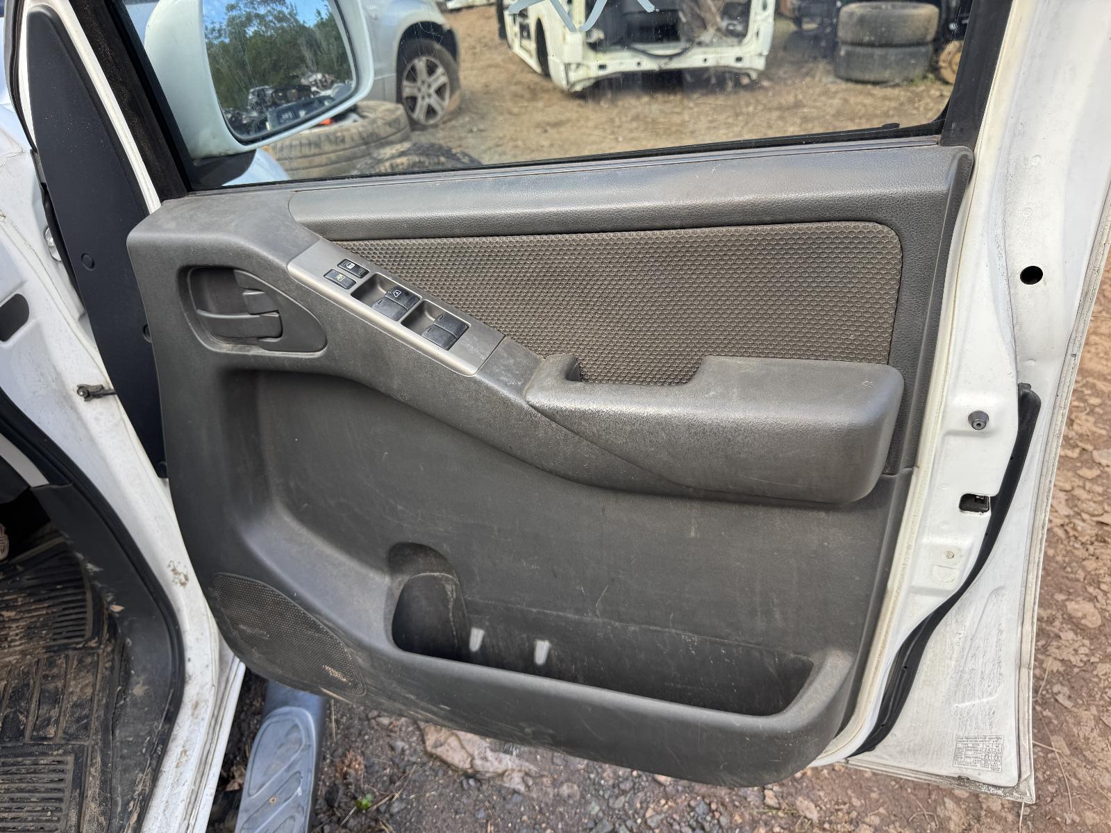 View NISSAN NAVARA 2010 4 Door Utility Breaking