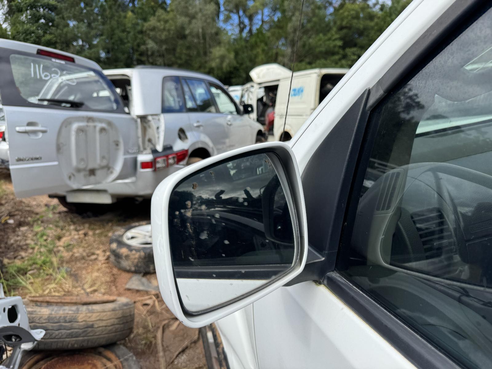 View NISSAN NAVARA 2010 4 Door Utility Breaking