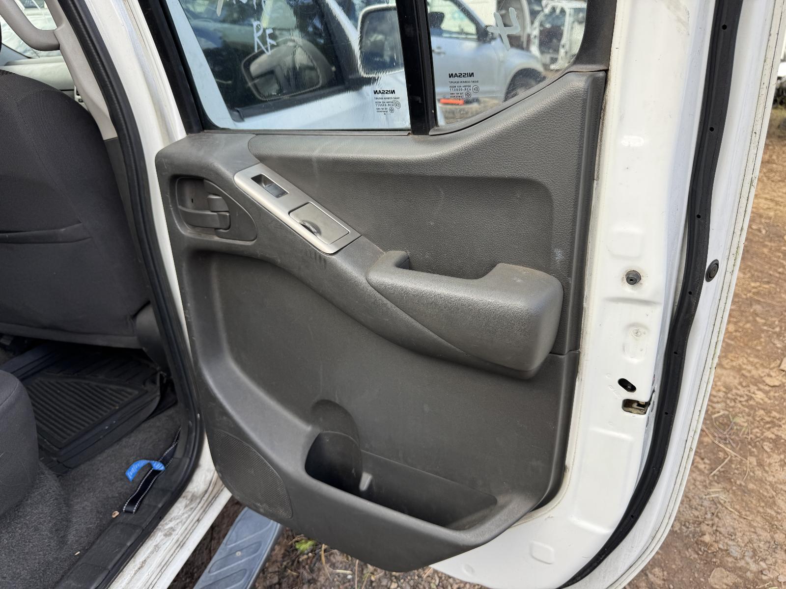 View NISSAN NAVARA 2010 4 Door Utility Breaking