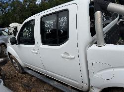 View NISSAN NAVARA 2010 4 Door Utility Breaking