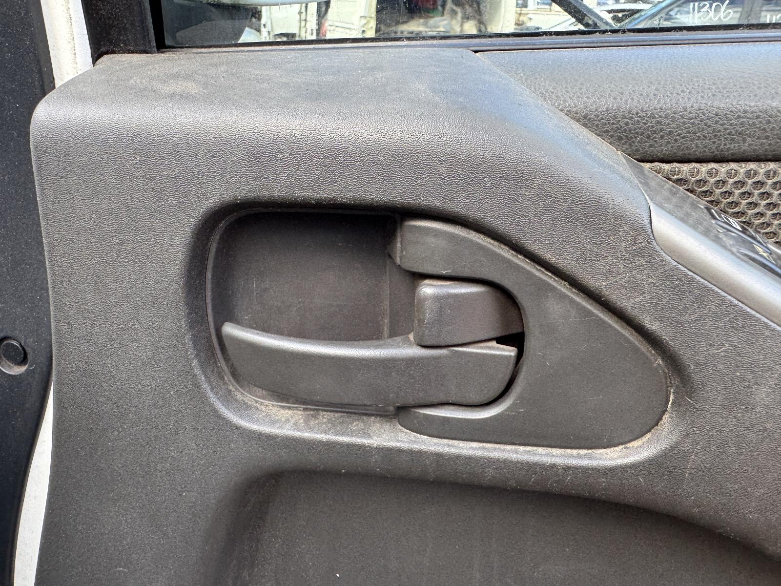 View NISSAN NAVARA 2010 4 Door Utility Breaking