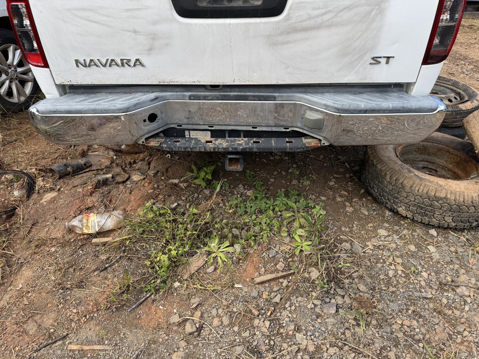 View NISSAN NAVARA 2010 4 Door Utility Breaking