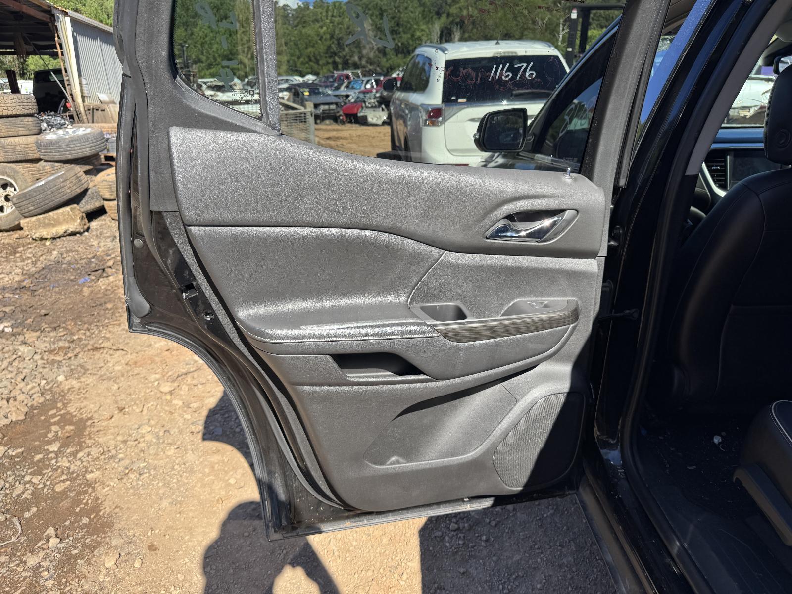 View HOLDEN ACADIA 2019 5 Door Station Wagon Breaking