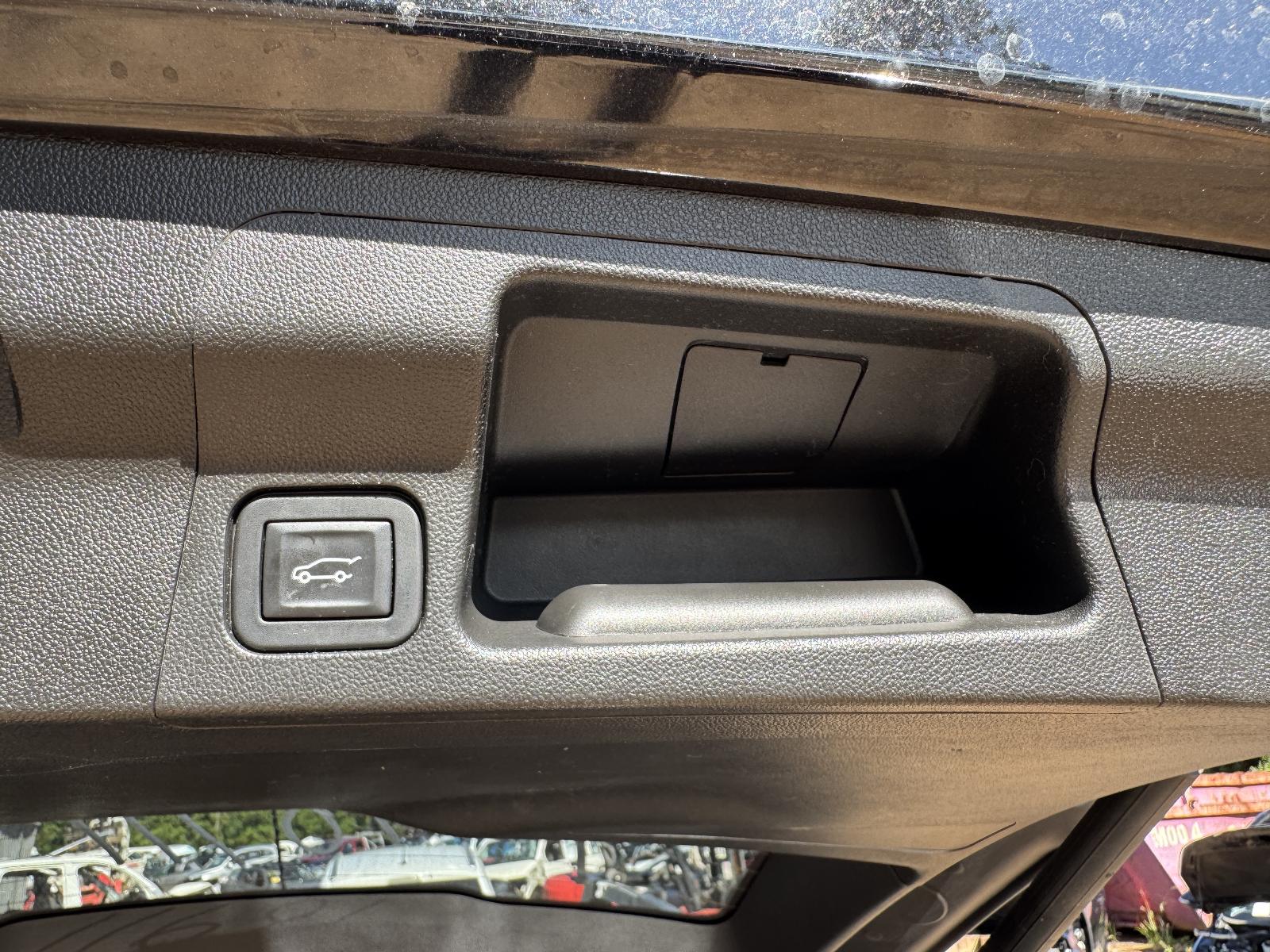 View HOLDEN ACADIA 2019 5 Door Station Wagon Breaking