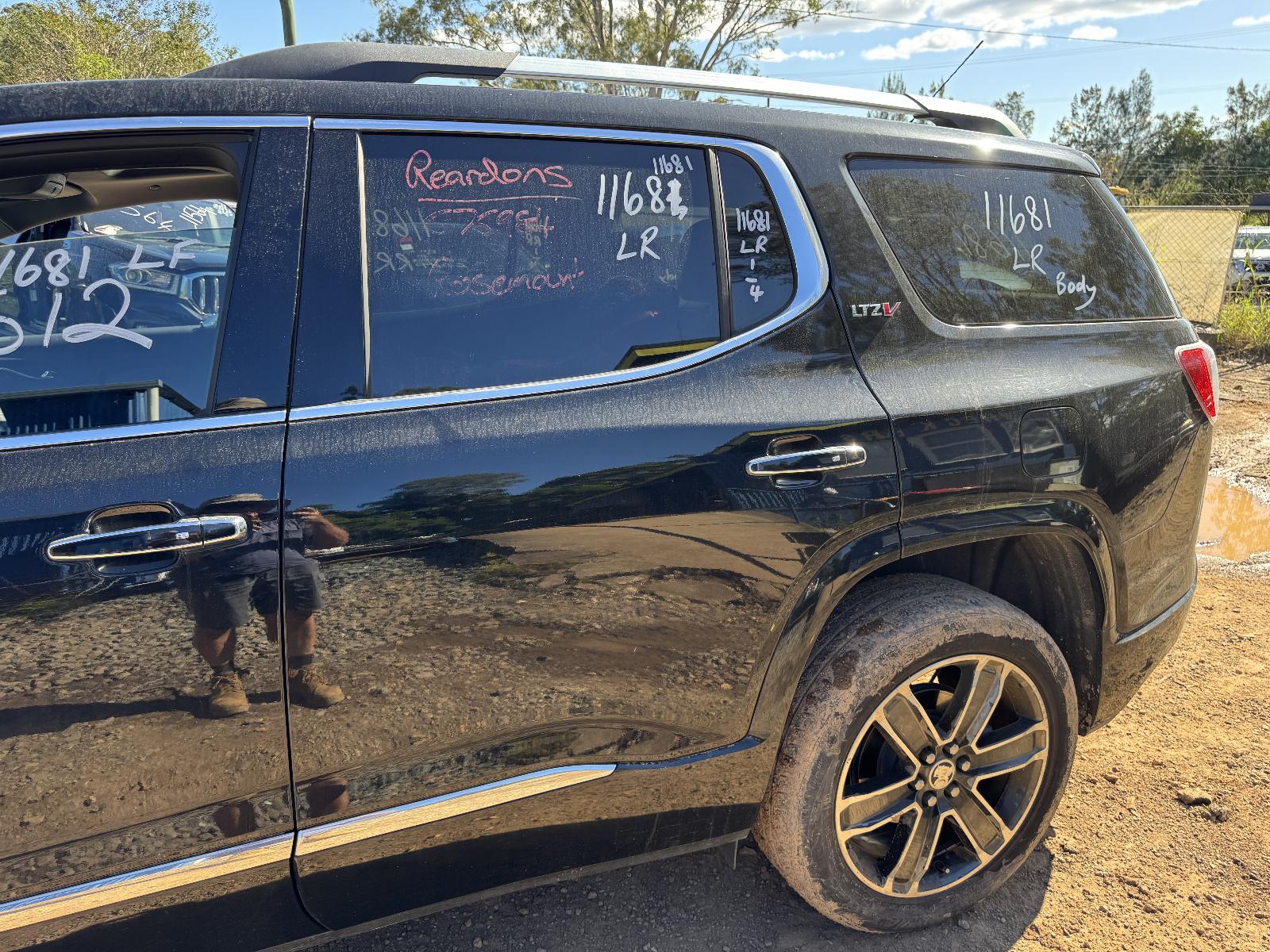 View HOLDEN ACADIA 2019 5 Door Station Wagon Breaking