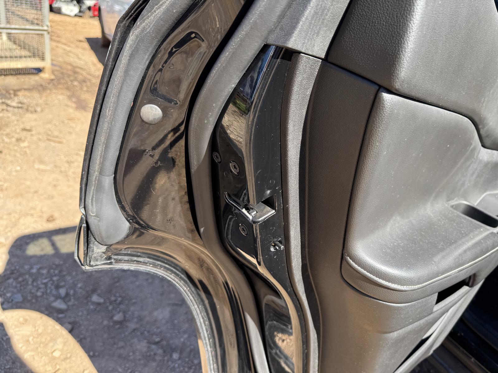View HOLDEN ACADIA 2019 5 Door Station Wagon Breaking