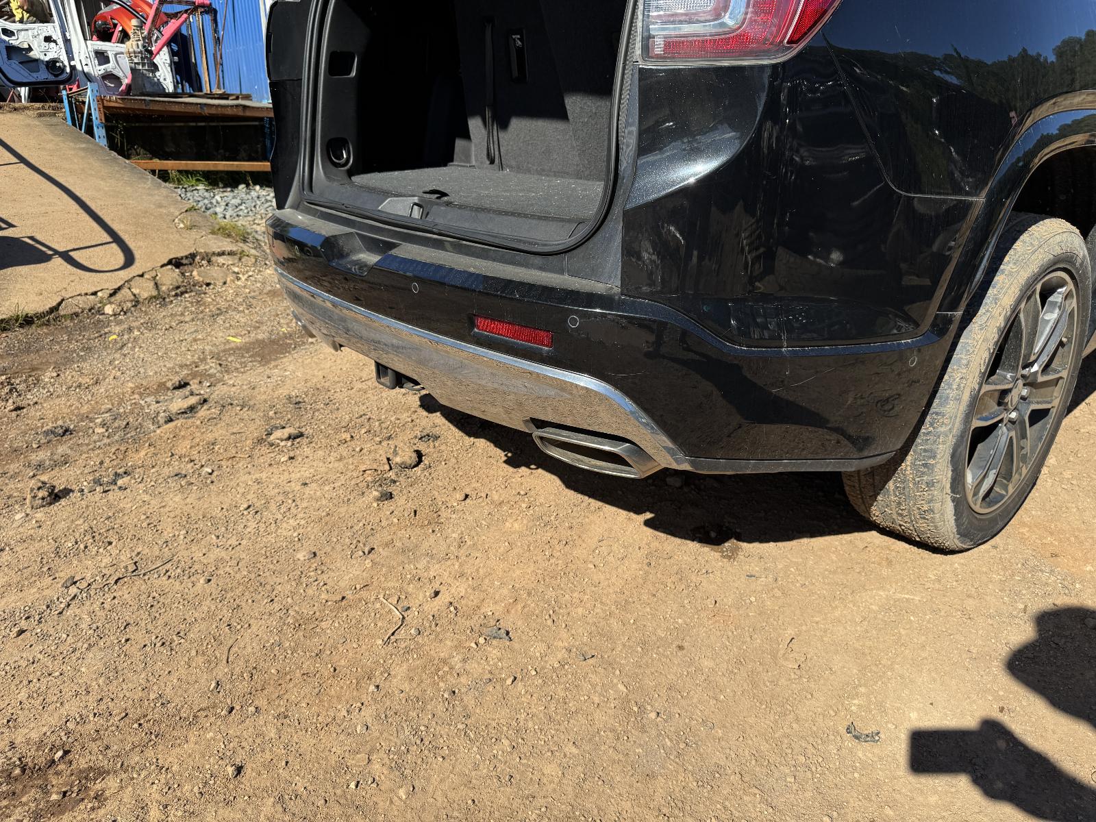 View HOLDEN ACADIA 2019 5 Door Station Wagon Breaking