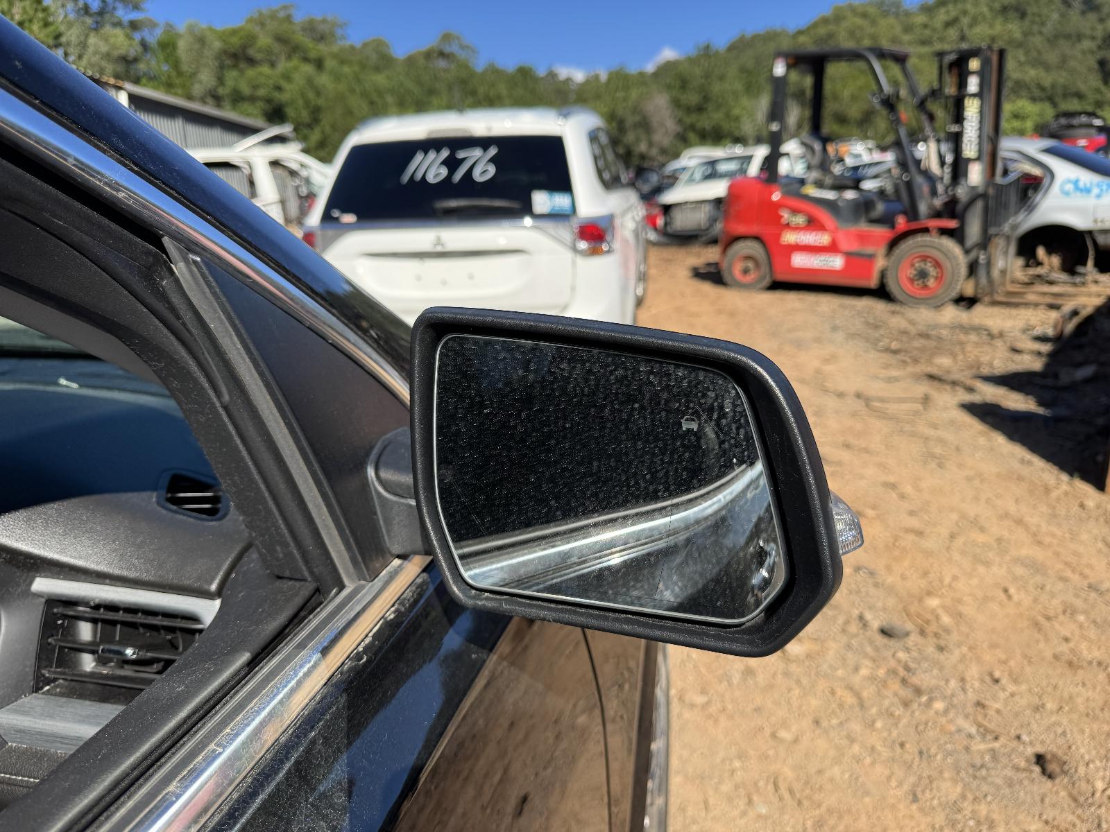 View HOLDEN ACADIA 2019 5 Door Station Wagon Breaking