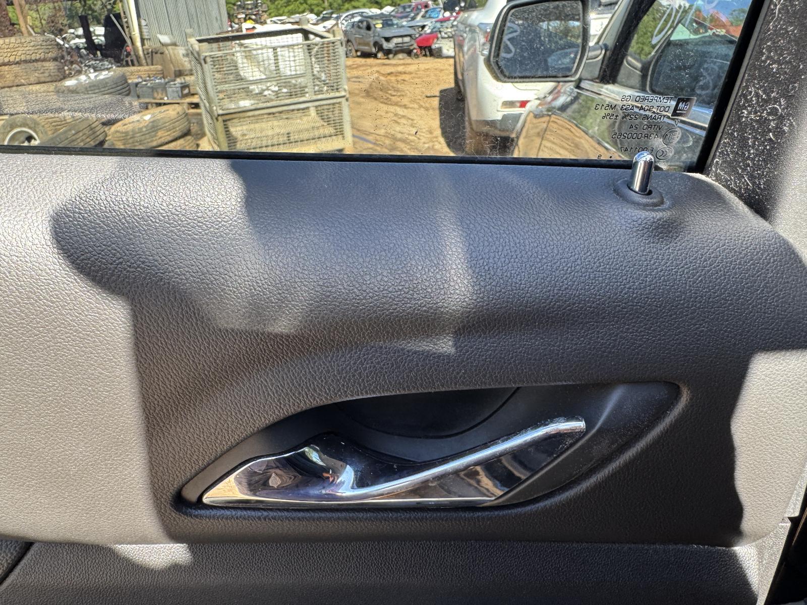 View HOLDEN ACADIA 2019 5 Door Station Wagon Breaking