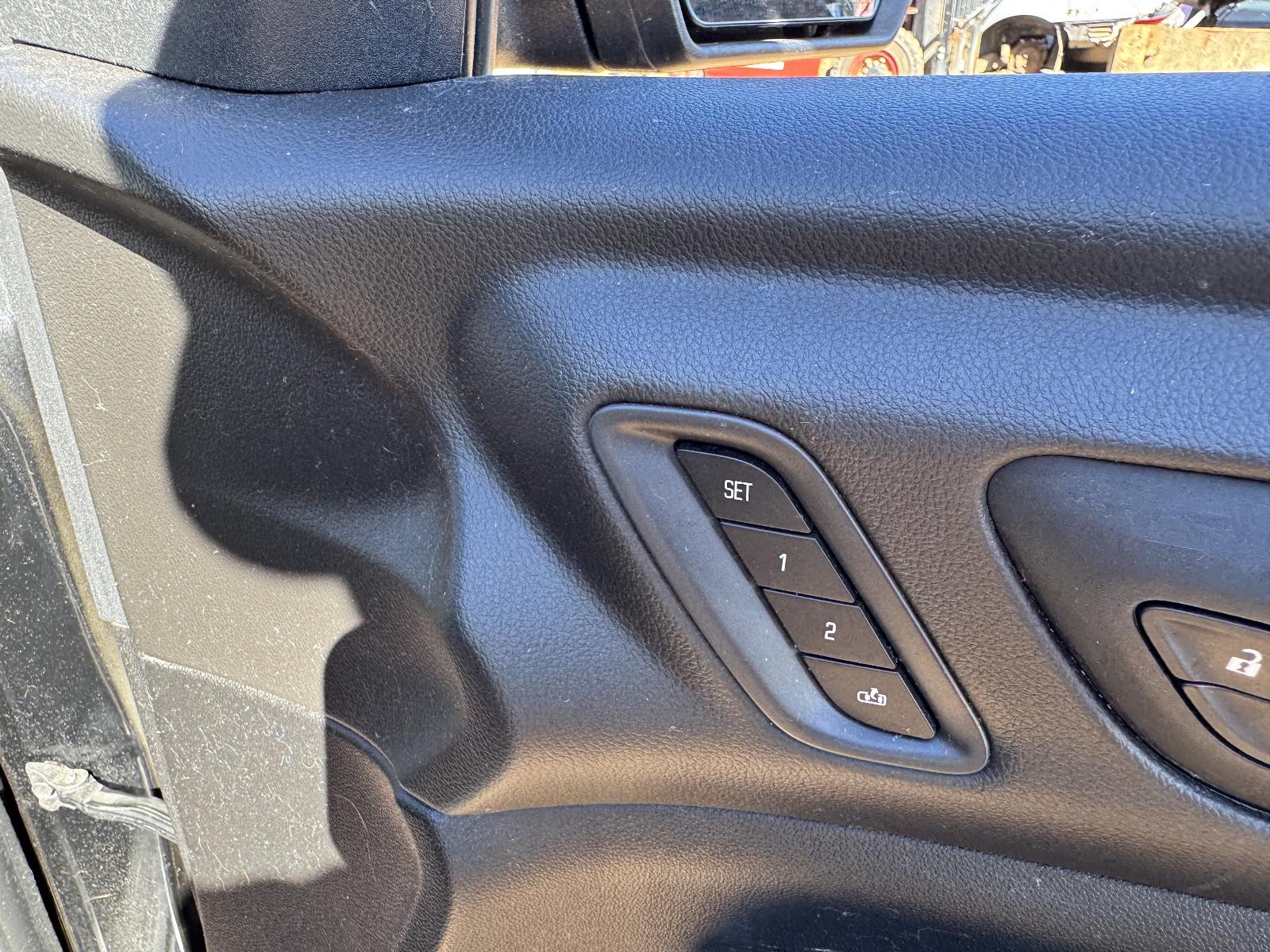View HOLDEN ACADIA 2019 5 Door Station Wagon Breaking