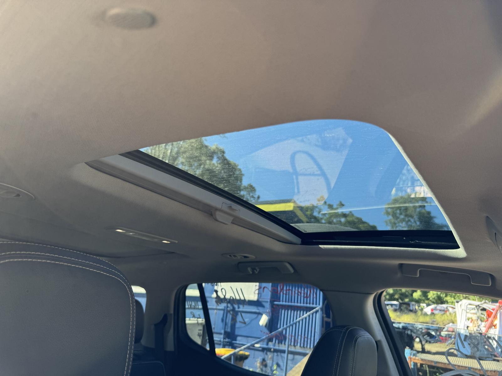 View HOLDEN ACADIA 2019 5 Door Station Wagon Breaking