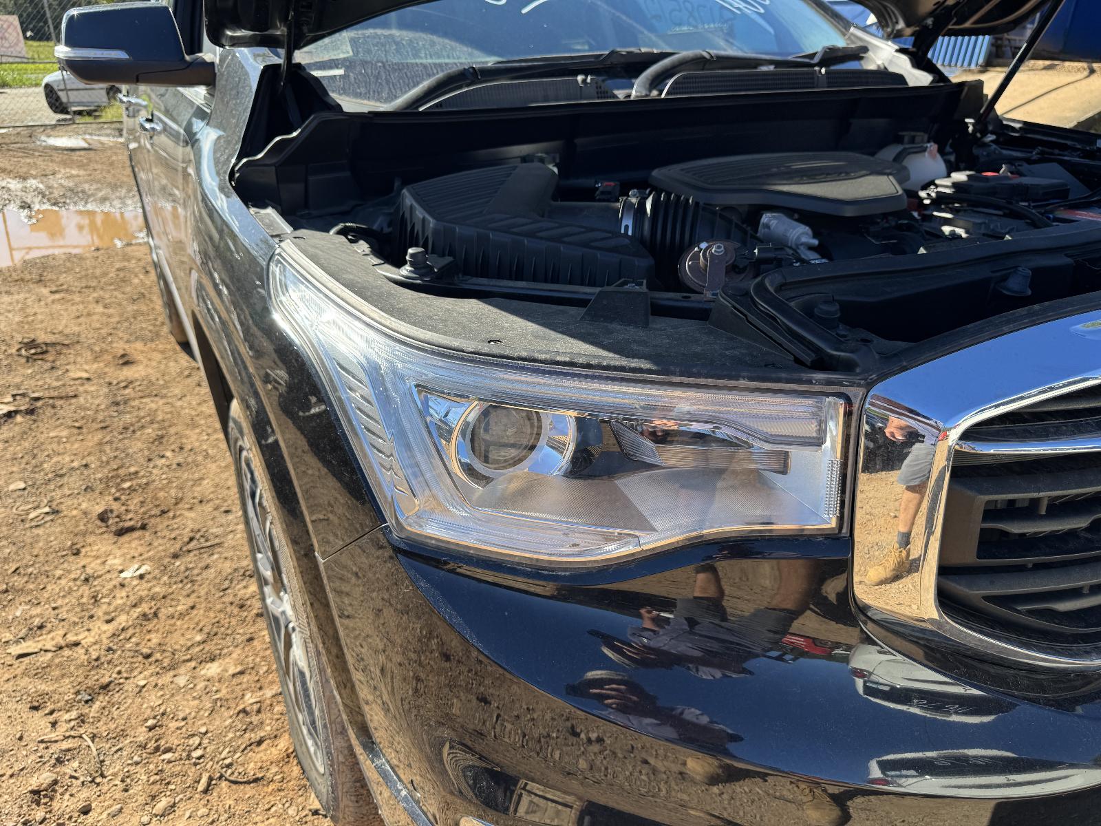 View HOLDEN ACADIA 2019 5 Door Station Wagon Breaking
