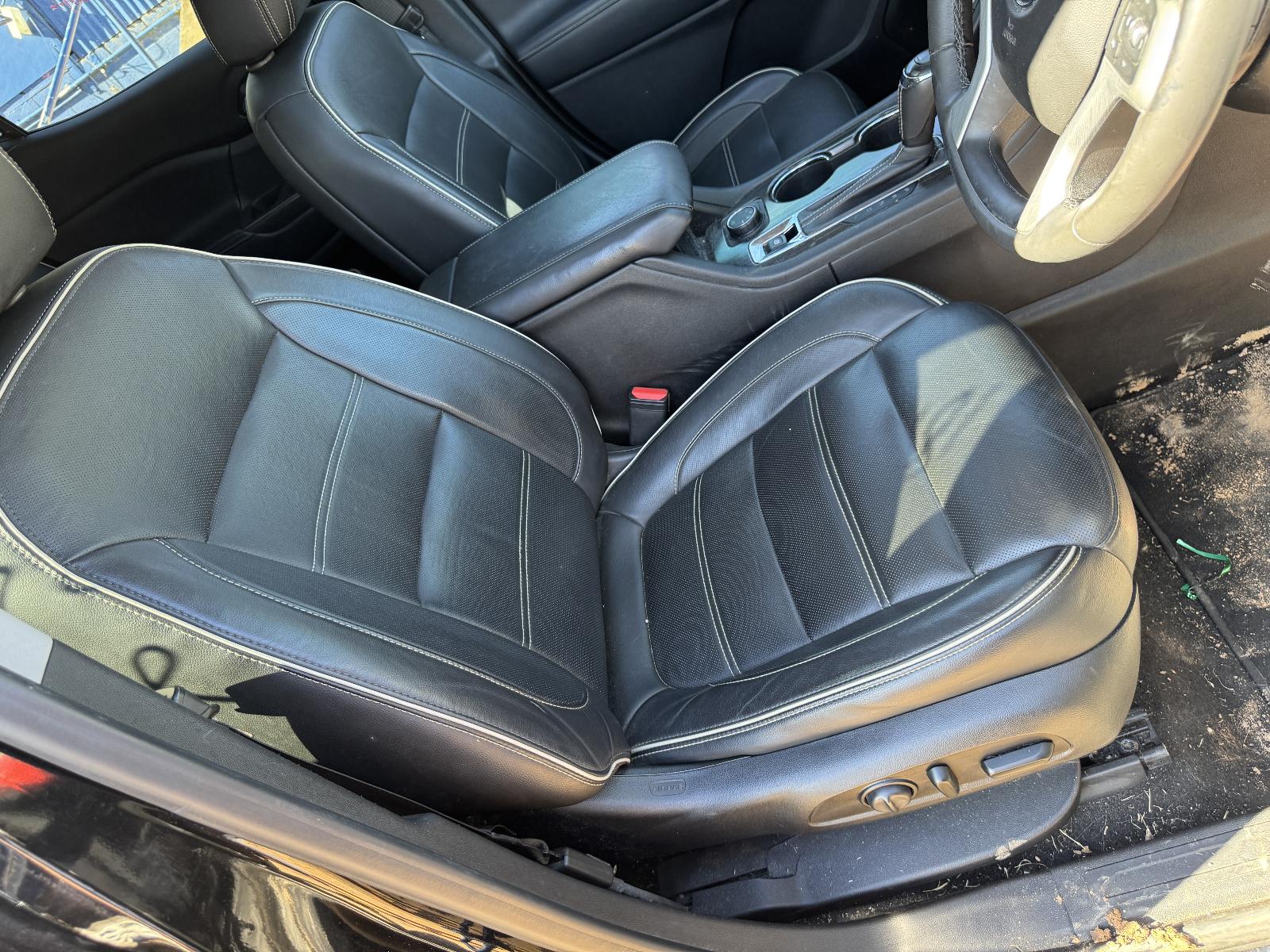 View HOLDEN ACADIA 2019 5 Door Station Wagon Breaking