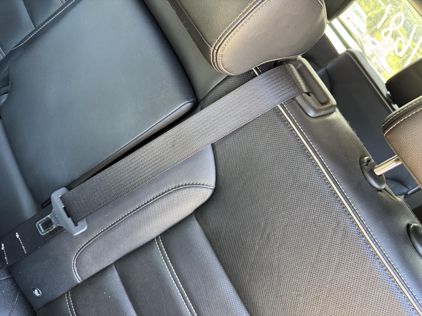 View HOLDEN ACADIA 2019 5 Door Station Wagon Breaking