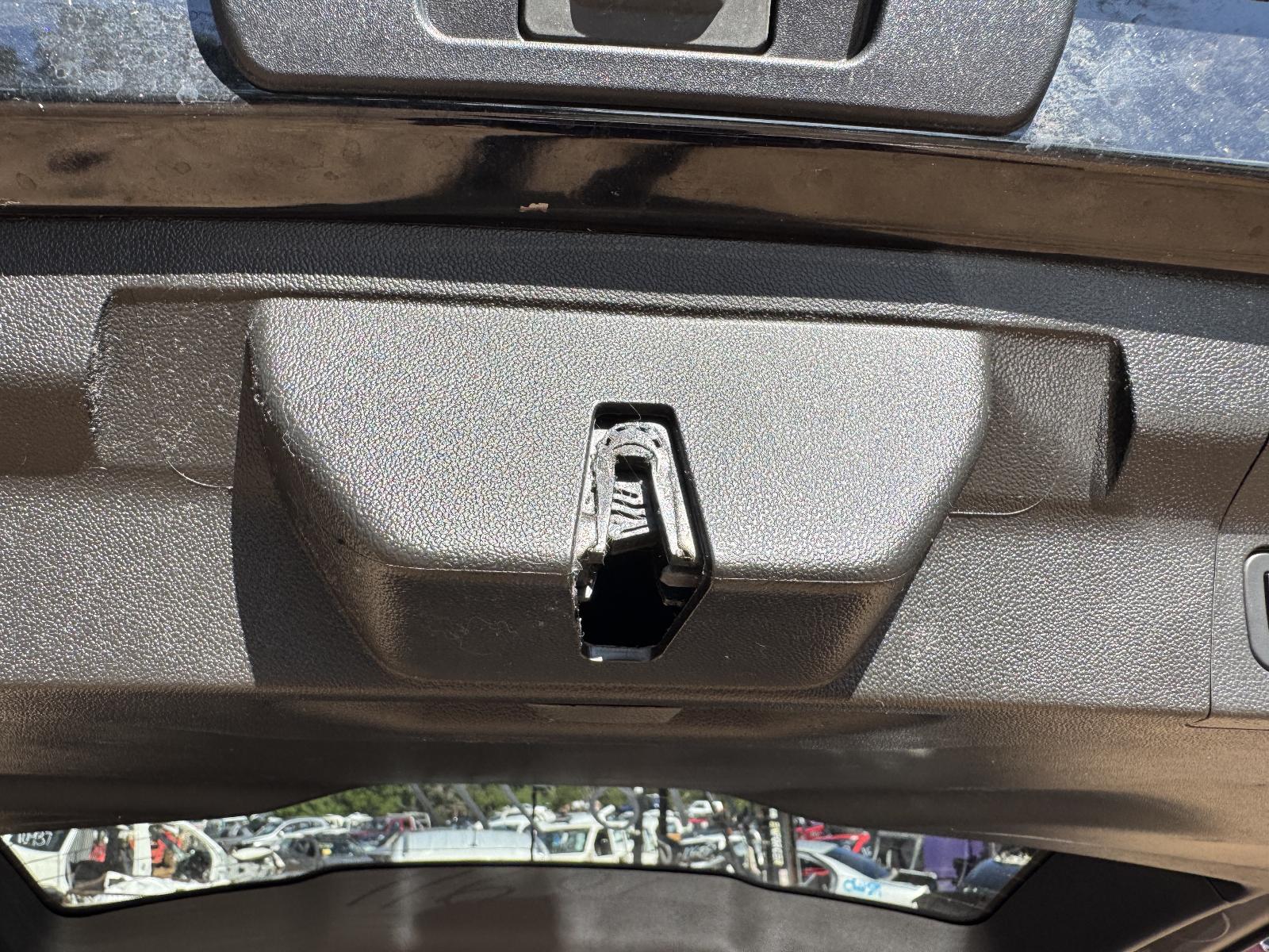 View HOLDEN ACADIA 2019 5 Door Station Wagon Breaking