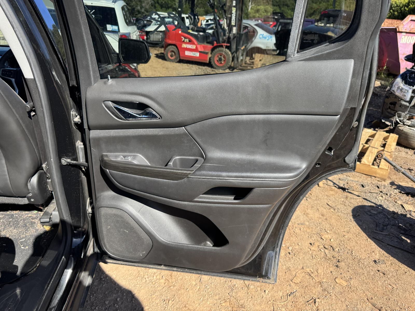 View HOLDEN ACADIA 2019 5 Door Station Wagon Breaking