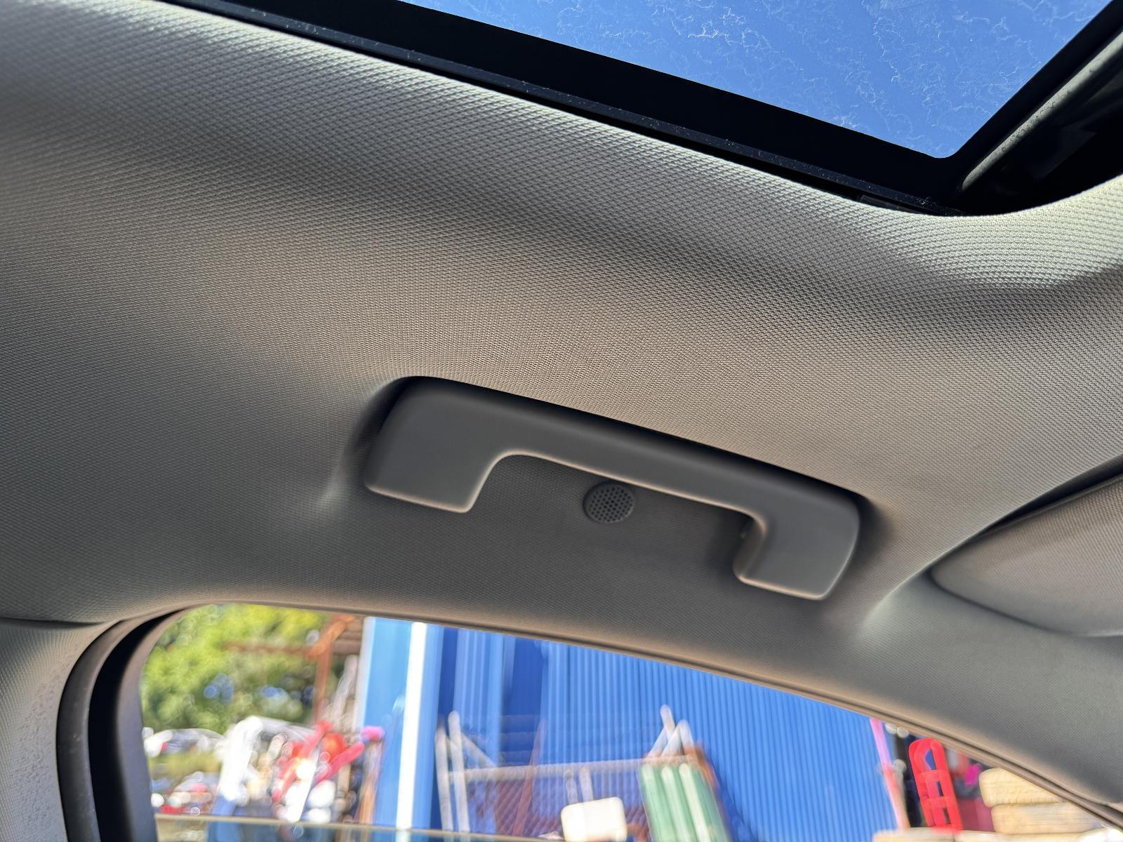 View HOLDEN ACADIA 2019 5 Door Station Wagon Breaking