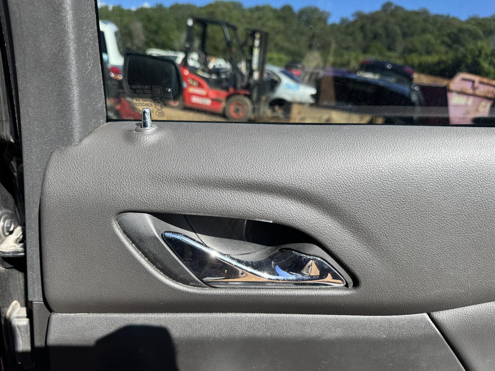 View HOLDEN ACADIA 2019 5 Door Station Wagon Breaking