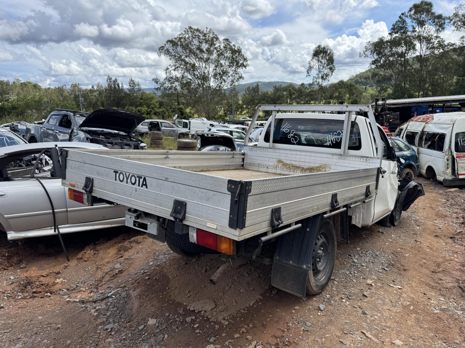 View TOYOTA HILUX 2019 2 Door Utility Breaking