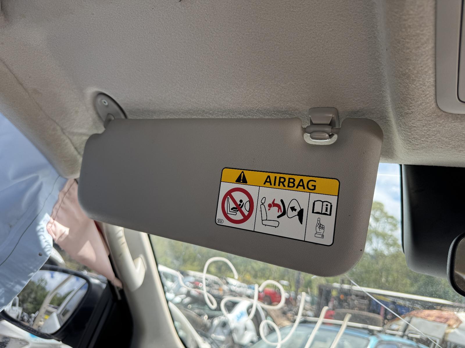 View TOYOTA HILUX 2019 2 Door Utility Breaking