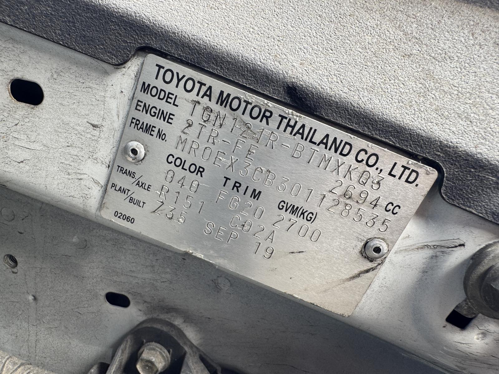 View TOYOTA HILUX 2019 2 Door Utility Breaking