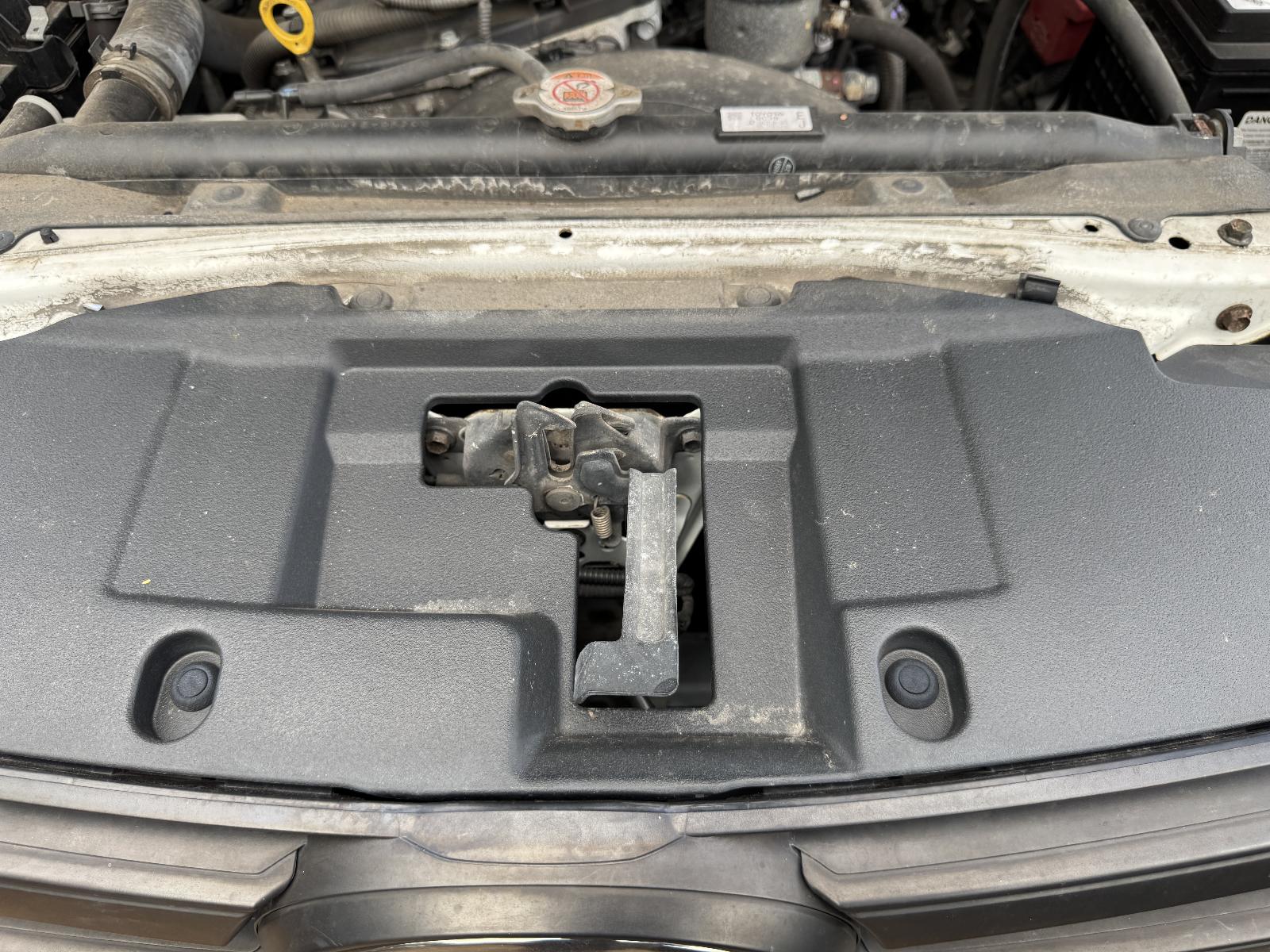 View TOYOTA HILUX 2019 2 Door Utility Breaking