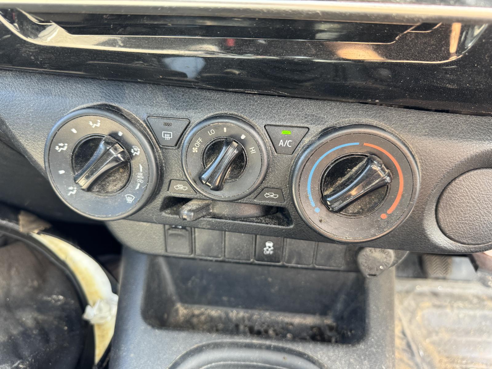 View TOYOTA HILUX 2019 2 Door Utility Breaking
